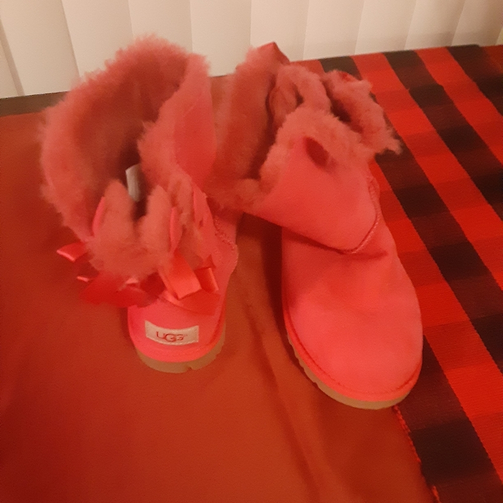 UGGS